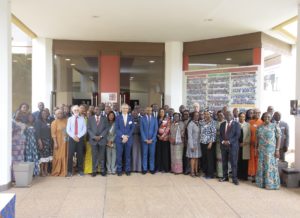Photo de famille promotions 2025 des programmes du secteur public